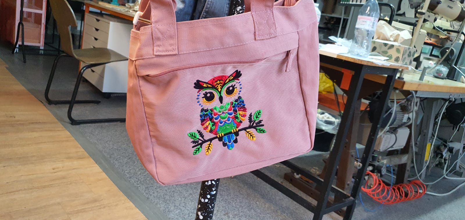 Eule auf Tasche gestickt
